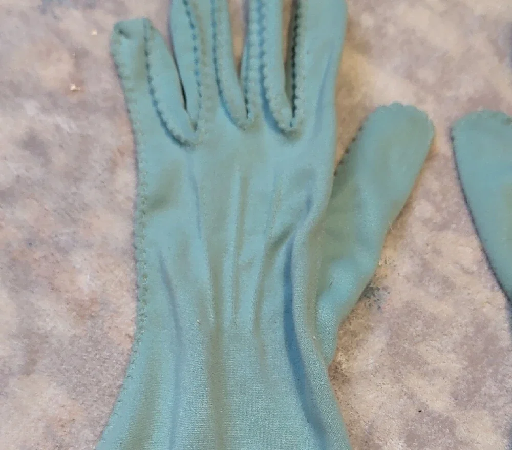Vintage Women's Light Blue Gloves - Classic Elegant Style